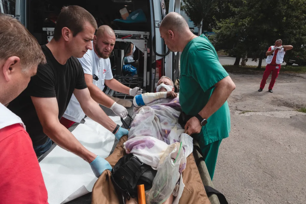 Головний координатор з надзвичайних ситуацій MSF в Україні Томас Марчезе: «В перші тижні я перевозив автівку швидкої допомоги в Україну»  