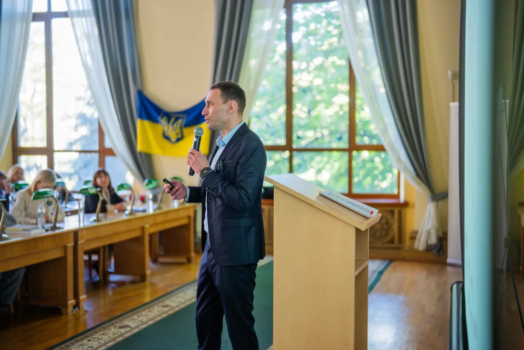 Books on humanitarian law to appear in 150 libraries in Ukraine 25 Books on humanitarian law to appear in 150 libraries in Ukraine