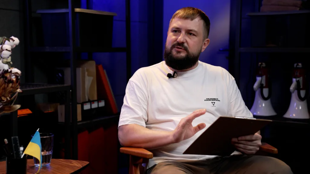"We are the navigators, and the driver is the Ukrainian Red Cross". Interview with Michael Kramer about Switzerland's humanitarian mission in Ukraine 8 "We are the navigators, and the driver is the Ukrainian Red Cross". Interview with Michael Kramer about Switzerland's humanitarian mission in Ukraine